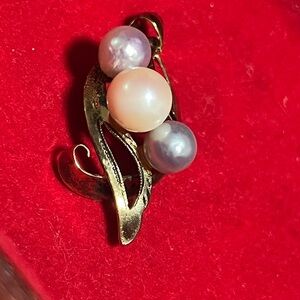 Elegant Gold pearl pendant